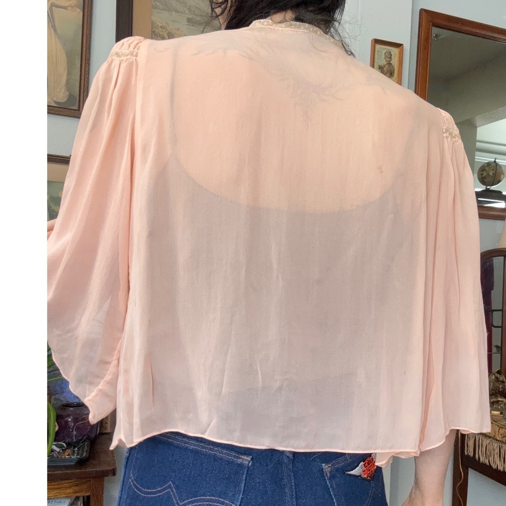 Vintage 30s 40s Pink Peach Smocked Chiffon Bed Jacket Lace Trim Capelet - Picture 4 of 8